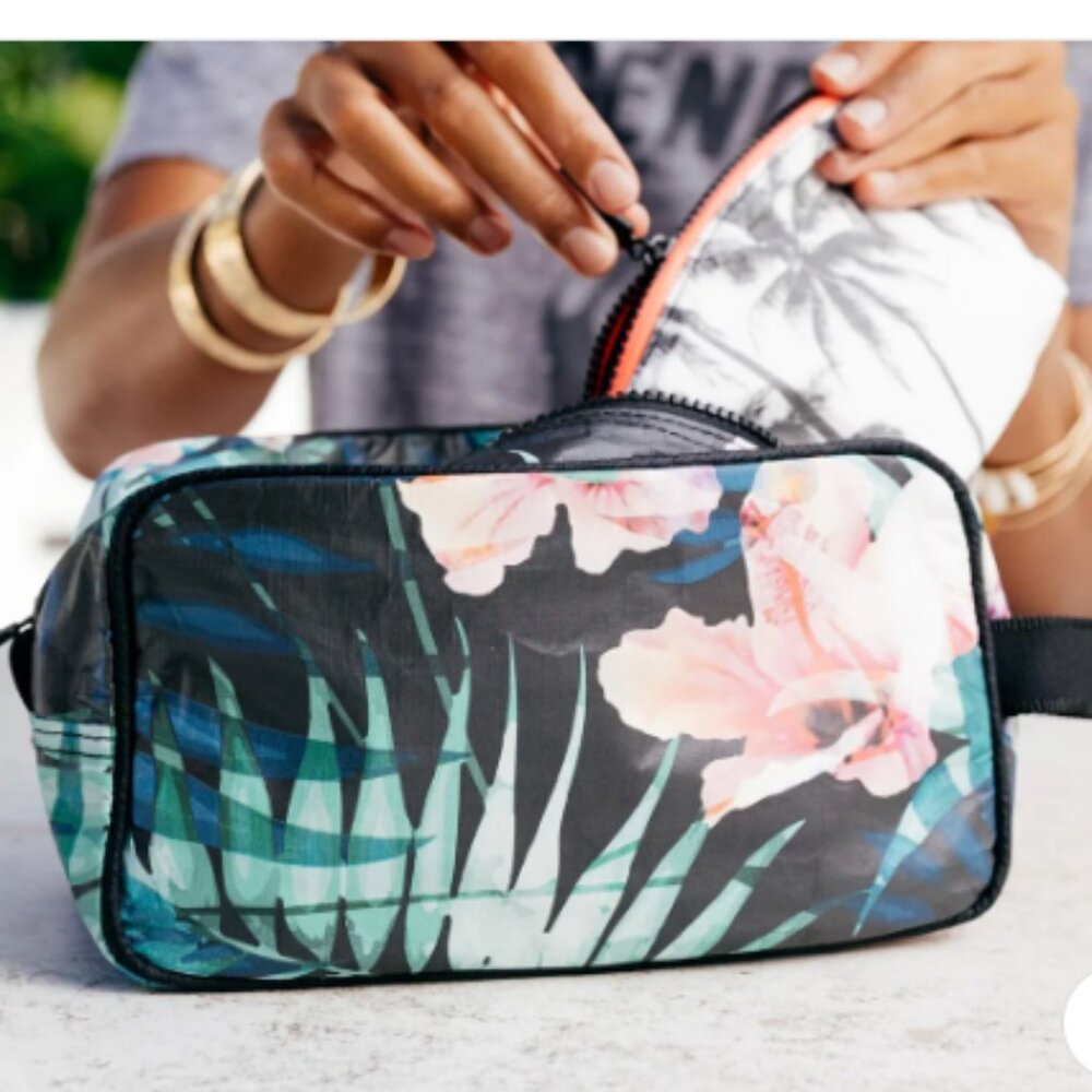 ALOHA CollectionDopp  Kit With Love From Paradise NWT